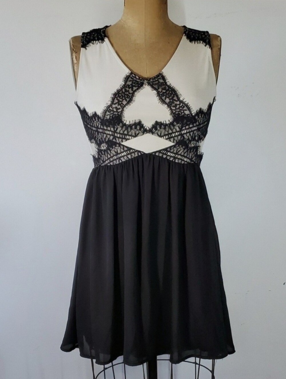 Rewind Size M Dress Knit Top Lace Details Chiffon Skirt Fully Lined Cream Black